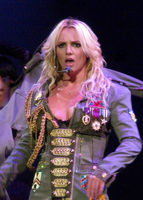 Britney vs pirater